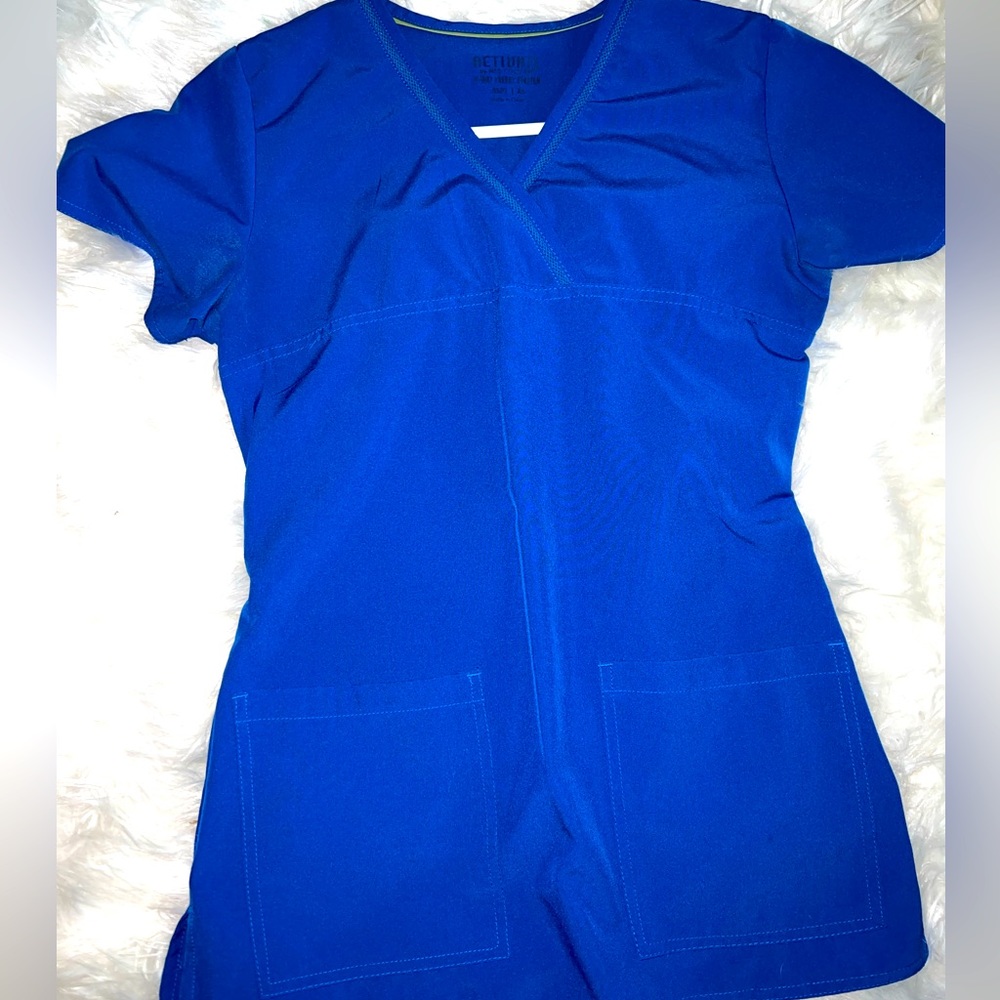 Xs scrub top